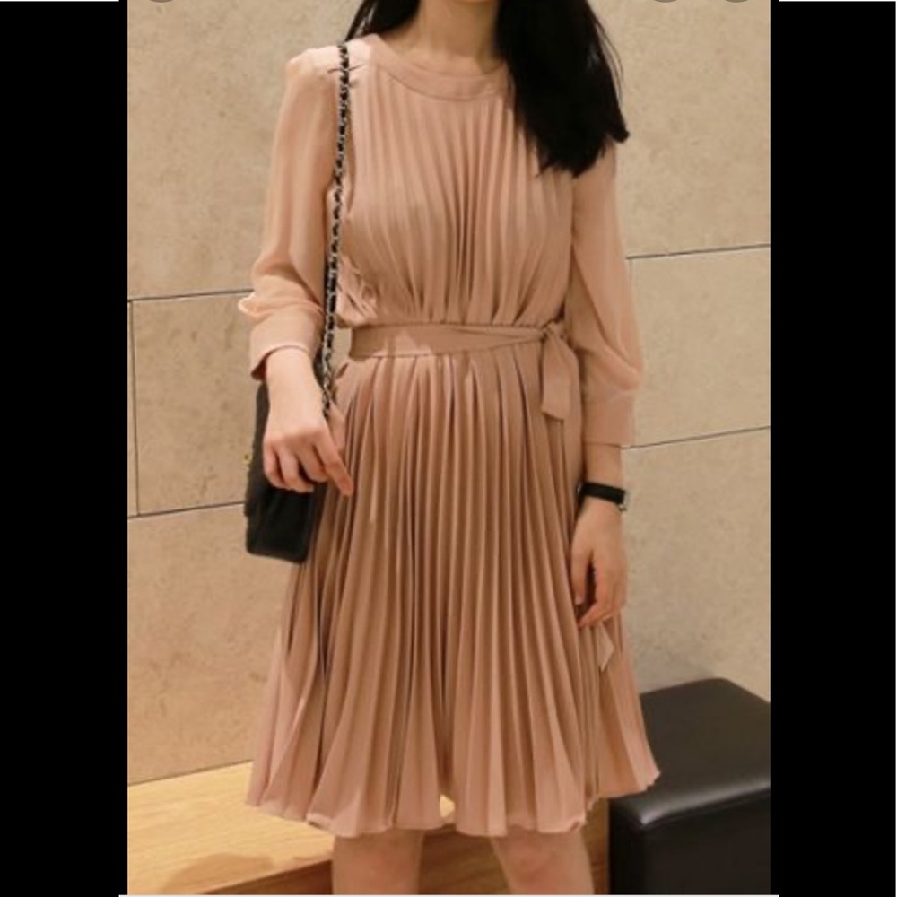 Benito pink pleated dress